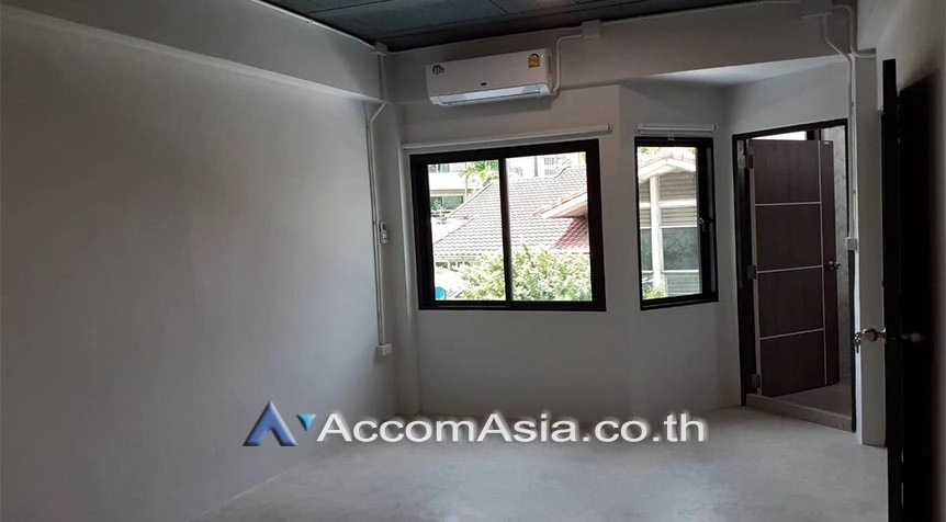 4  6 br Townhouse For Rent in Sukhumvit ,Bangkok BTS Ploenchit AA27484