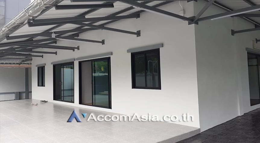 8  6 br Townhouse For Rent in Sukhumvit ,Bangkok BTS Ploenchit AA27484