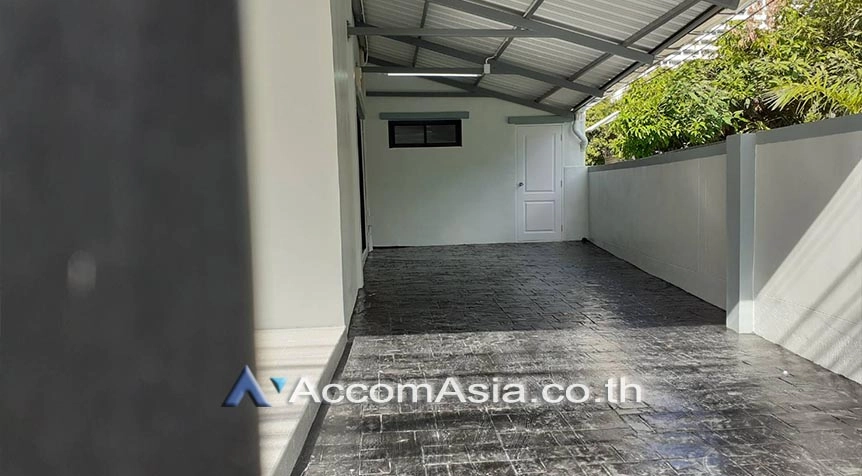 11  6 br Townhouse For Rent in Sukhumvit ,Bangkok BTS Ploenchit AA27484