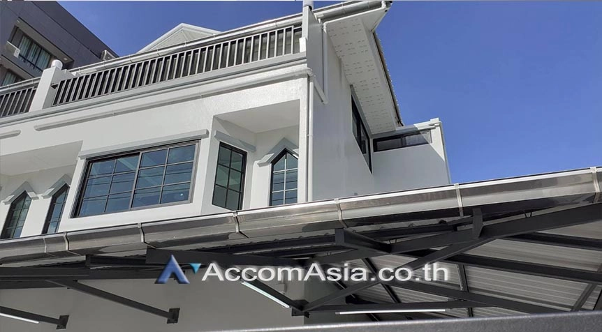 12  6 br Townhouse For Rent in Sukhumvit ,Bangkok BTS Ploenchit AA27484