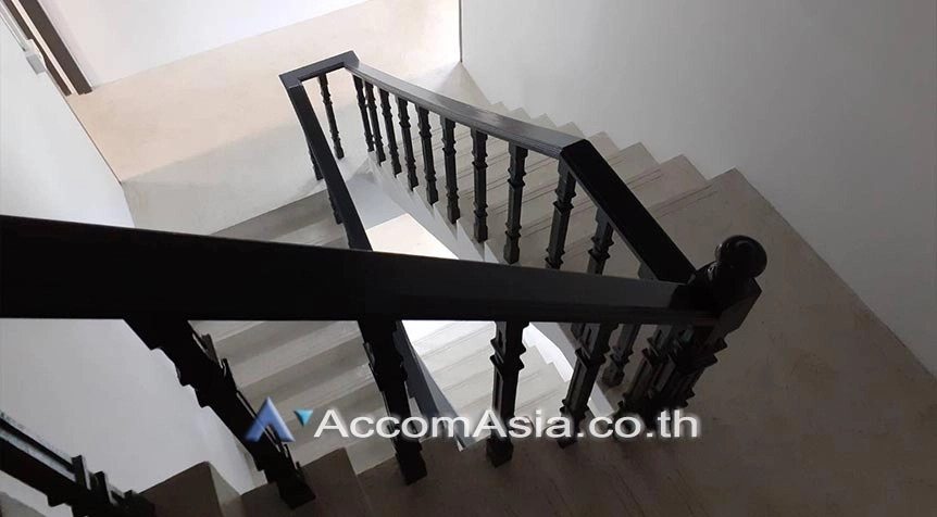 13  6 br Townhouse For Rent in Sukhumvit ,Bangkok BTS Ploenchit AA27484