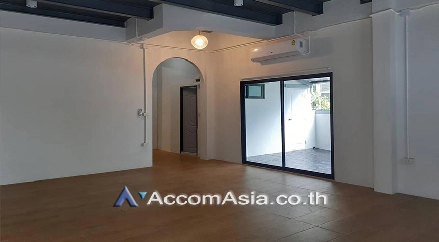 14  6 br Townhouse For Rent in Sukhumvit ,Bangkok BTS Ploenchit AA27484