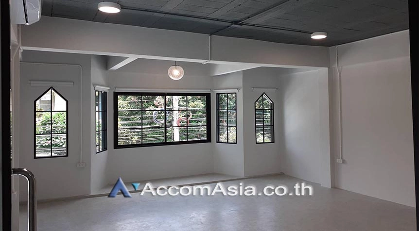 16  6 br Townhouse For Rent in Sukhumvit ,Bangkok BTS Ploenchit AA27484