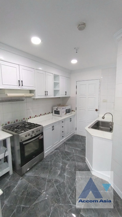 unitPet friendly |  3 Bedrooms  Condominium For Rent in Sukhumvit, Bangkok  near BTS Thong Lo (AA27487)
