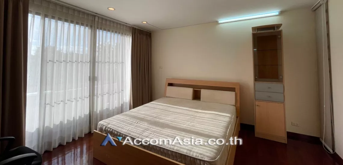 unit 4 Bedrooms  Townhouse For Rent in Sathorn, Bangkok  near BRT Nararam 3 (AA27493)