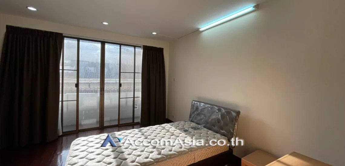 6  4 br Townhouse For Rent in Sathorn ,Bangkok BRT Nararam 3 at Modern style AA27493