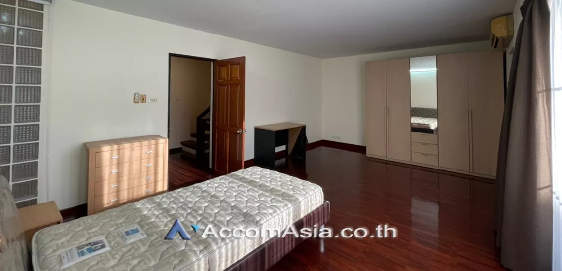 10  4 br Townhouse For Rent in Sathorn ,Bangkok BRT Nararam 3 at Modern style AA27493