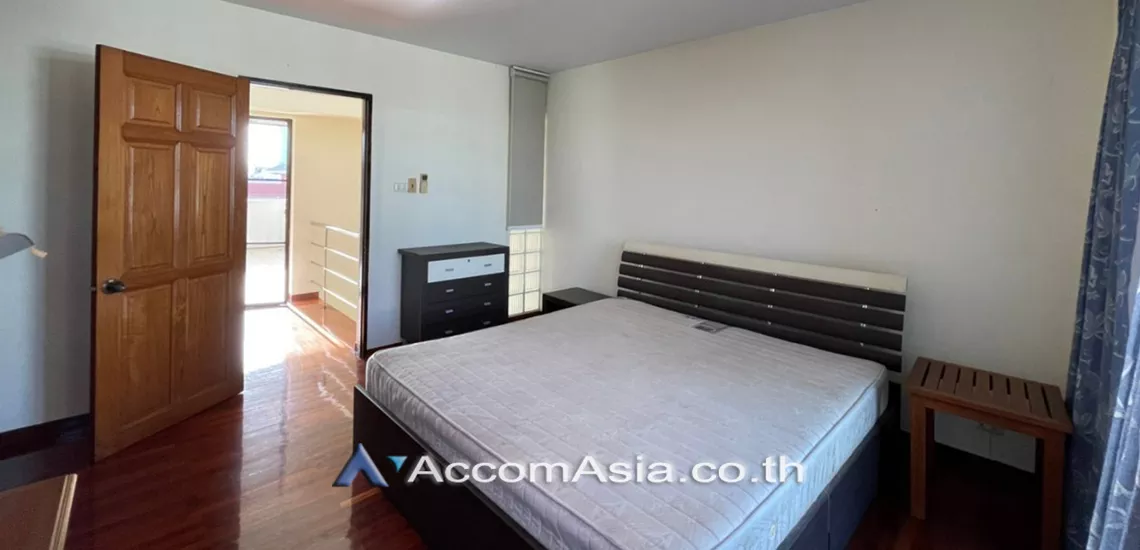 18  4 br Townhouse For Rent in Sathorn ,Bangkok BRT Nararam 3 at Modern style AA27493
