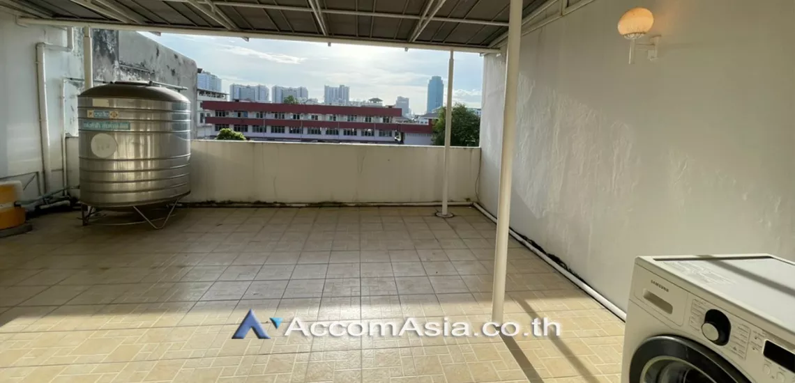 20  4 br Townhouse For Rent in Sathorn ,Bangkok BRT Nararam 3 at Modern style AA27493
