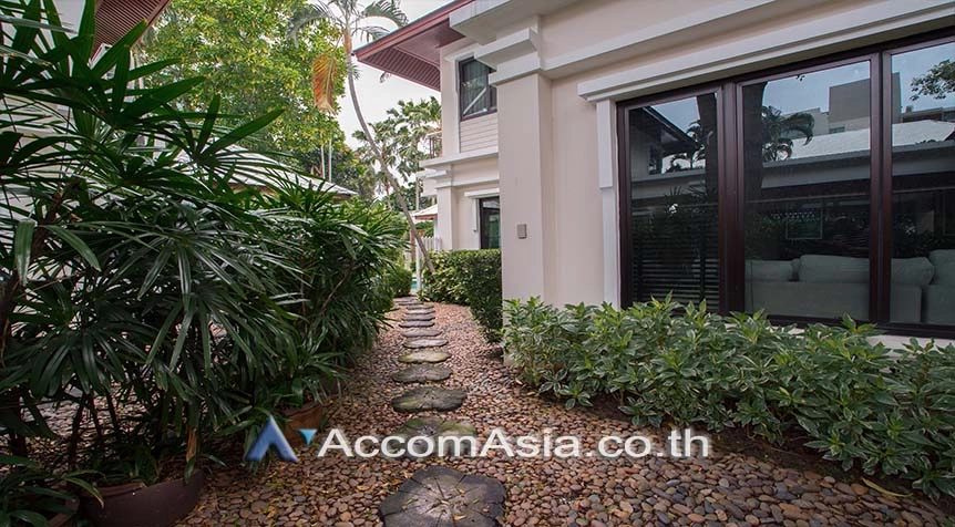 Pet friendly |  3 Bedrooms  House For Rent in Sathorn, Bangkok  near BTS Chong Nonsi (AA27509)