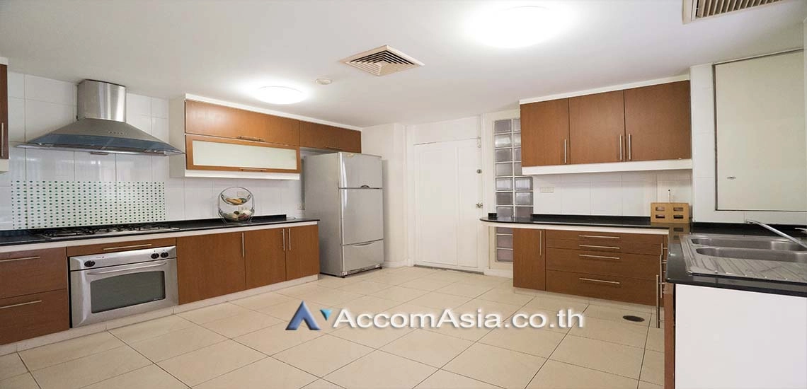 unitPet friendly |  3 Bedrooms  Apartment For Rent in Sukhumvit, Bangkok  near BTS Phrom Phong (AA27512)