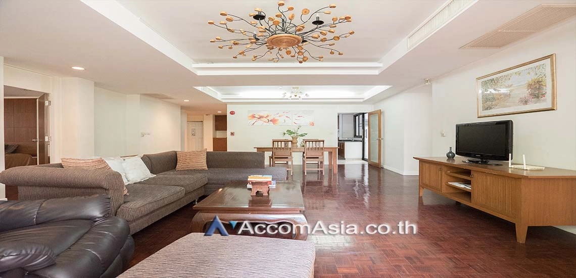 Pet friendly |  Peaceful In Sukhumvit Apartment  3 Bedroom for Rent BTS Phrom Phong in Sukhumvit Bangkok