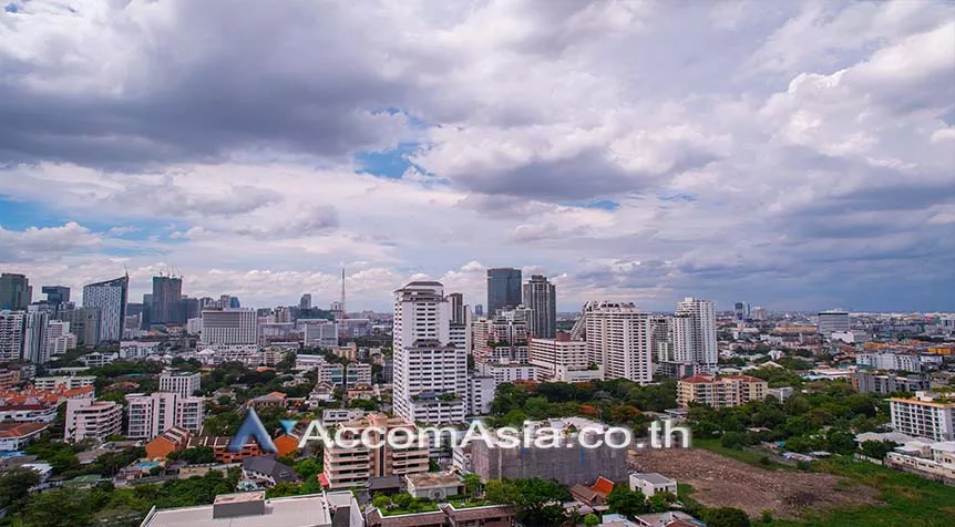 unit 2 Bedrooms  Apartment For Rent in Sukhumvit, Bangkok  near BTS Phrom Phong (AA27526)