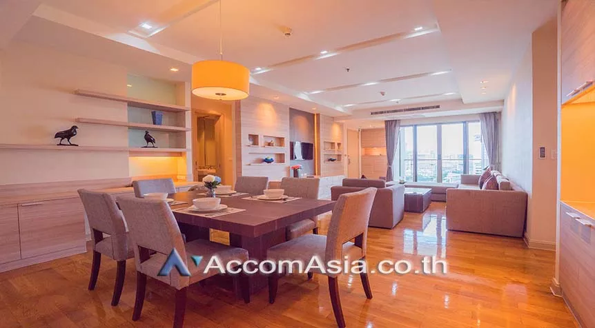 unit 3 Bedrooms  Apartment For Rent in Sukhumvit, Bangkok  near BTS Phrom Phong (AA27527)