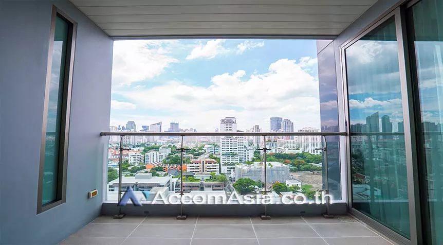 unit 3 Bedrooms  Apartment For Rent in Sukhumvit, Bangkok  near BTS Phrom Phong (AA27527)