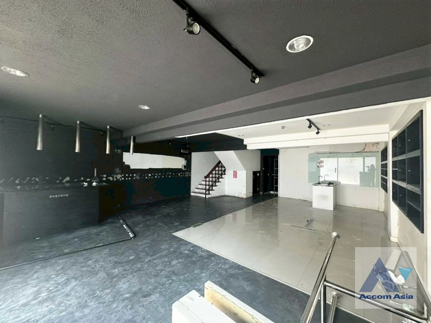 unitHome Office, Pet friendly |  4 Bedrooms  Townhouse For Rent in Sukhumvit, Bangkok  near BTS Phrom Phong (AA27546)