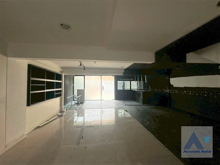 unitHome Office, Pet friendly |  4 Bedrooms  Townhouse For Rent in Sukhumvit, Bangkok  near BTS Phrom Phong (AA27546)
