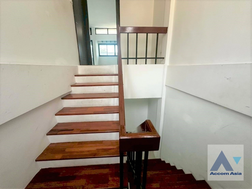 unitHome Office, Pet friendly |  4 Bedrooms  Townhouse For Rent in Sukhumvit, Bangkok  near BTS Phrom Phong (AA27546)