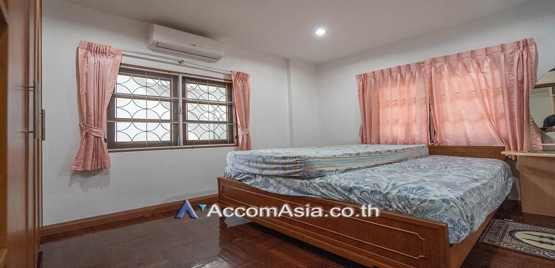 15  4 br House For Rent in Sukhumvit ,Bangkok BTS Phra khanong at Moo Baan Pakamas AA27550