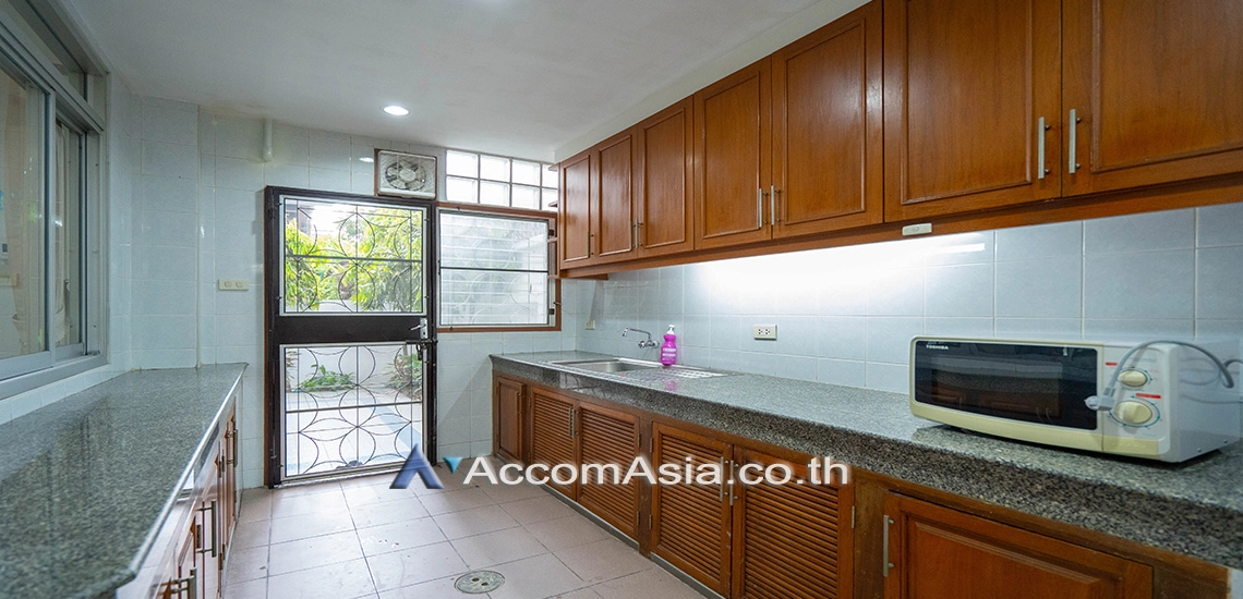 11  4 br House For Rent in Sukhumvit ,Bangkok BTS Phra khanong at Moo Baan Pakamas AA27550