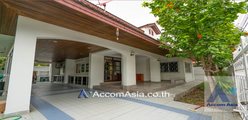 unit 4 Bedrooms  House For Rent & Sale in Sukhumvit, Bangkok  near BTS Phra khanong (AA27550)