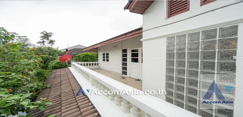 22  4 br House for rent and sale in Sukhumvit ,Bangkok BTS Phra khanong at Moo Baan Pakamas AA27550