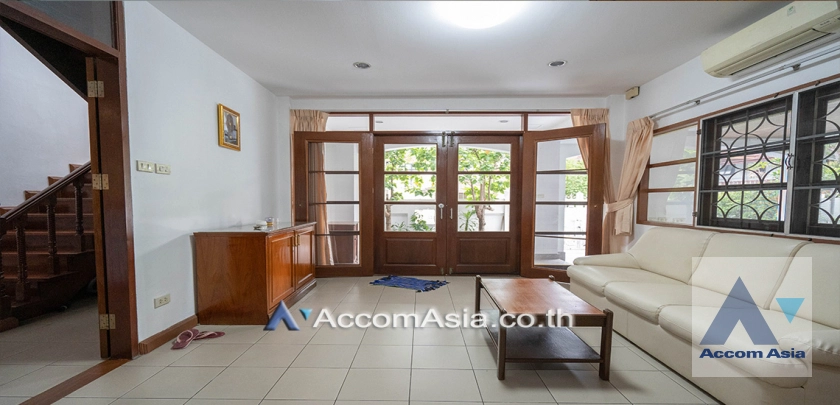 unit 4 Bedrooms  House For Rent & Sale in Sukhumvit, Bangkok  near BTS Phra khanong (AA27550)