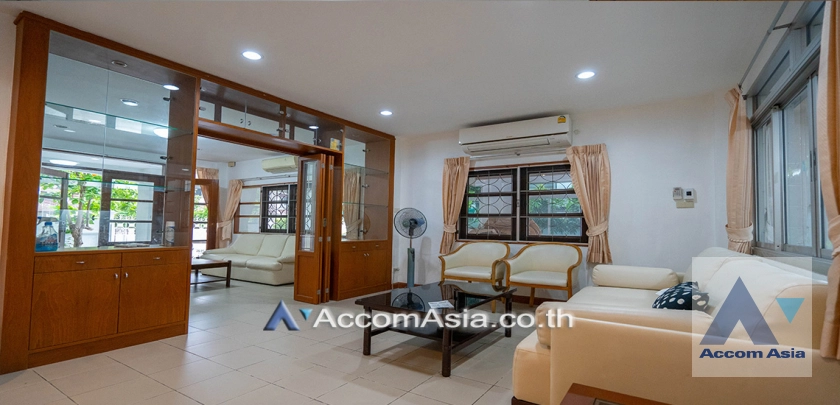 4  4 br House for rent and sale in Sukhumvit ,Bangkok BTS Phra khanong at Moo Baan Pakamas AA27550