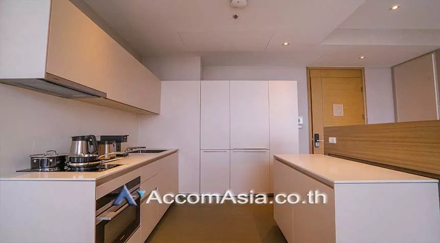  1 Bedroom  Apartment For Rent in Ploenchit, Bangkok  near BTS Ratchadamri (AA27558)