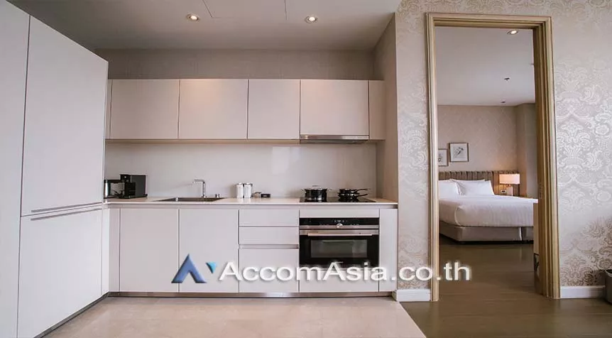  2 Bedrooms  Apartment For Rent in Ploenchit, Bangkok  near BTS Ratchadamri (AA27559)
