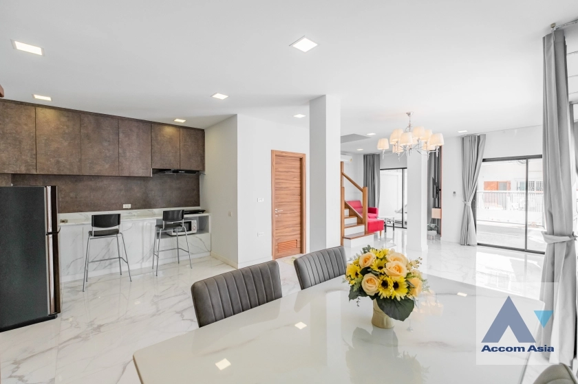 unit 3 Bedrooms  House For Rent & Sale in Sukhumvit, Bangkok  near BTS Ekkamai - BTS Phra khanong (AA27578)