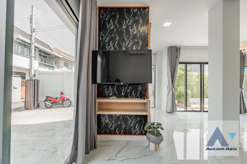 11  3 br House for rent and sale in Sukhumvit ,Bangkok BTS Ekkamai - BTS Phra khanong AA27578