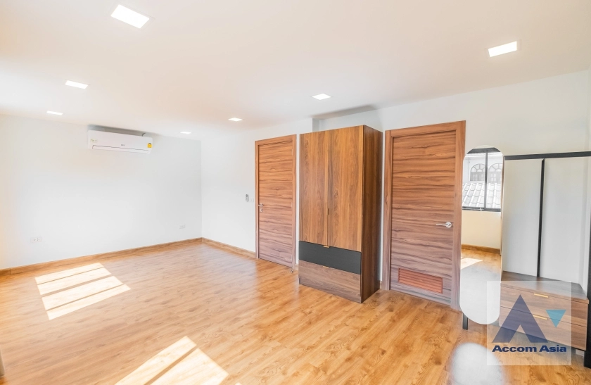 20  3 br House for rent and sale in Sukhumvit ,Bangkok BTS Ekkamai - BTS Phra khanong AA27578