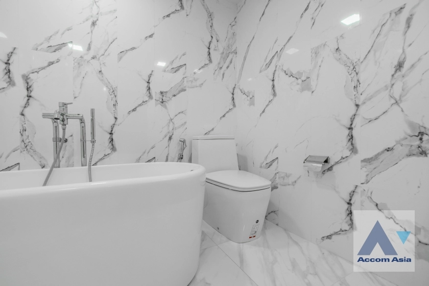 22  3 br House for rent and sale in Sukhumvit ,Bangkok BTS Ekkamai - BTS Phra khanong AA27578