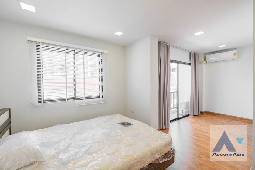 25  3 br House for rent and sale in Sukhumvit ,Bangkok BTS Ekkamai - BTS Phra khanong AA27578