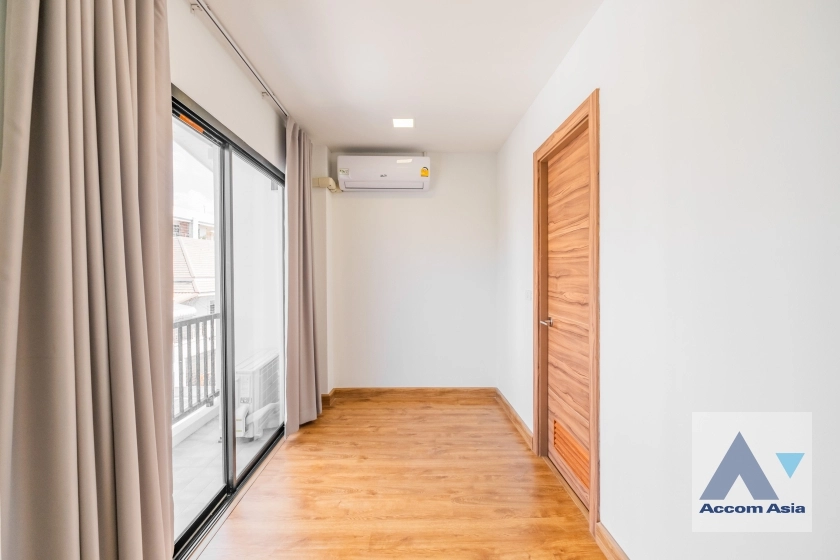 26  3 br House for rent and sale in Sukhumvit ,Bangkok BTS Ekkamai - BTS Phra khanong AA27578