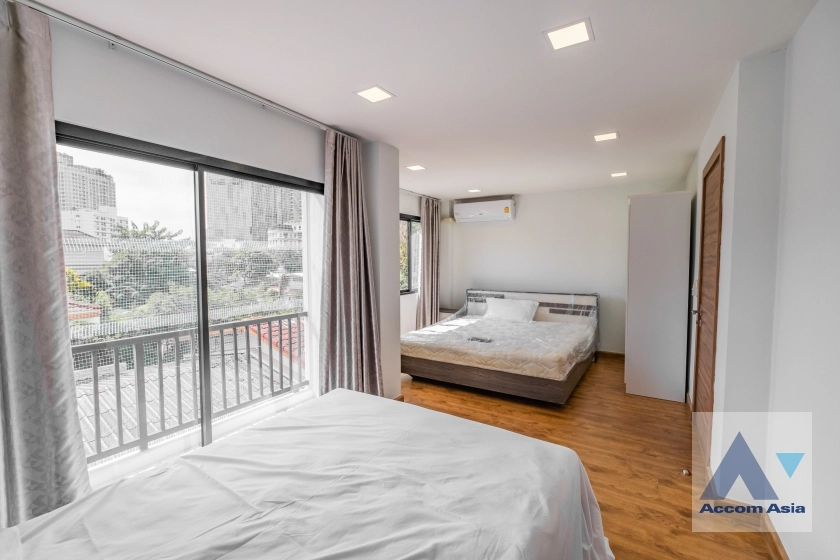 29  3 br House for rent and sale in Sukhumvit ,Bangkok BTS Ekkamai - BTS Phra khanong AA27578