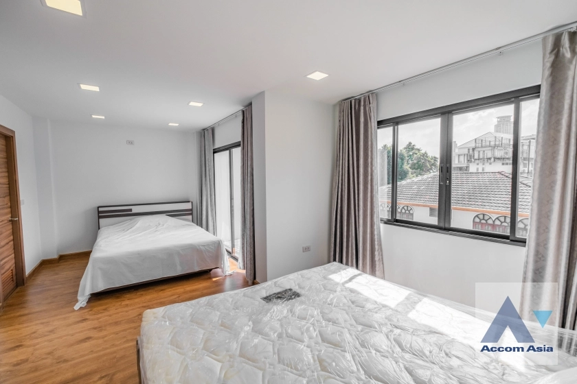 30  3 br House for rent and sale in Sukhumvit ,Bangkok BTS Ekkamai - BTS Phra khanong AA27578