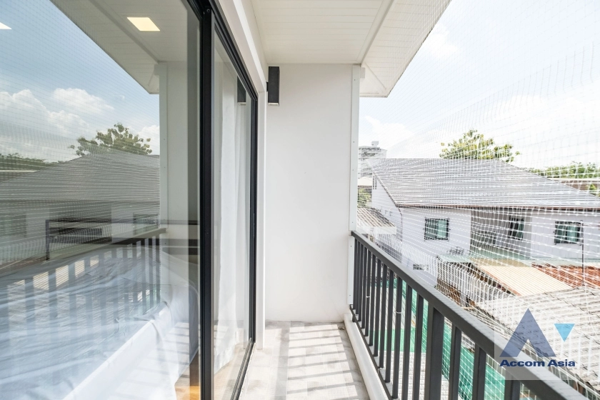 33  3 br House for rent and sale in Sukhumvit ,Bangkok BTS Ekkamai - BTS Phra khanong AA27578