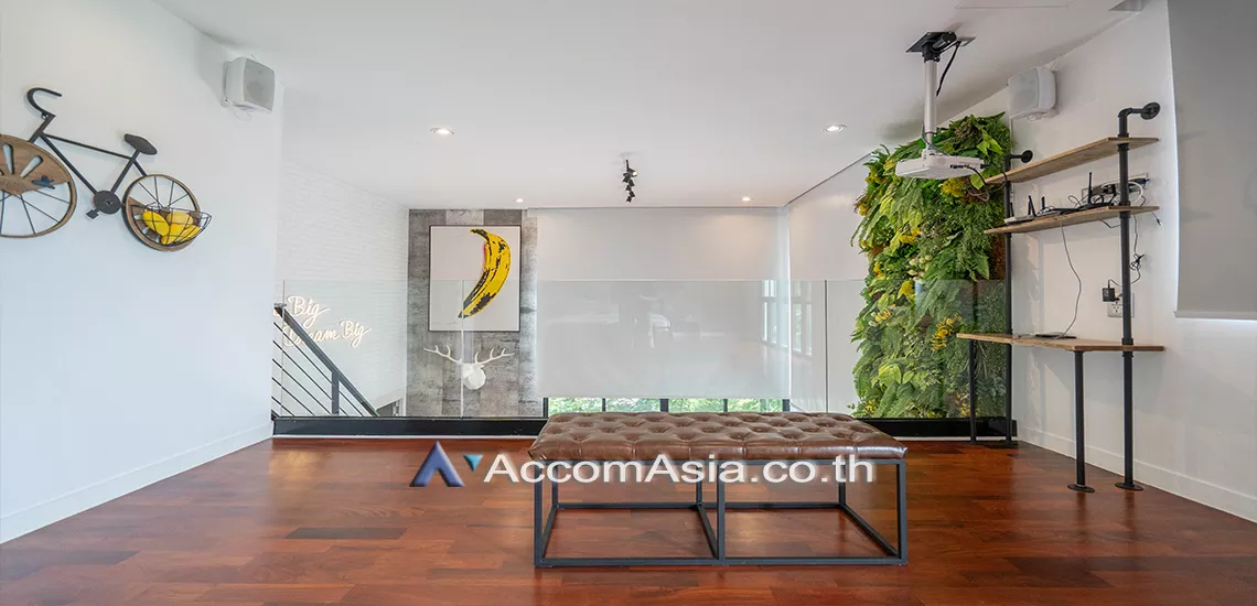 4  3 br Apartment For Rent in Ploenchit ,Bangkok BTS Chitlom - MRT Lumphini at Low-Rise Cozy Apartment, 5 mins walk to Lumpini park AA27586