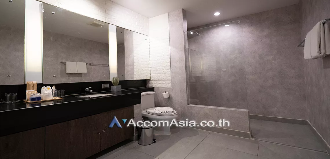 9  3 br Apartment For Rent in Ploenchit ,Bangkok BTS Chitlom - MRT Lumphini at Low-Rise Cozy Apartment, 5 mins walk to Lumpini park AA27586