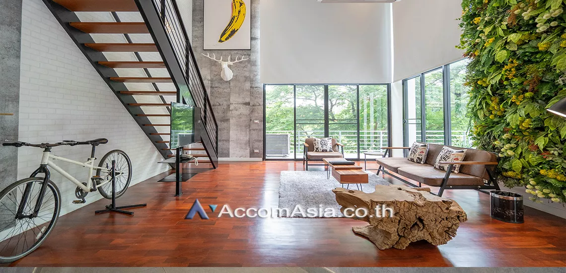 Duplex Condo |  3 Bedrooms  Apartment For Rent in Ploenchit, Bangkok  near BTS Chitlom - MRT Lumphini (AA27586)