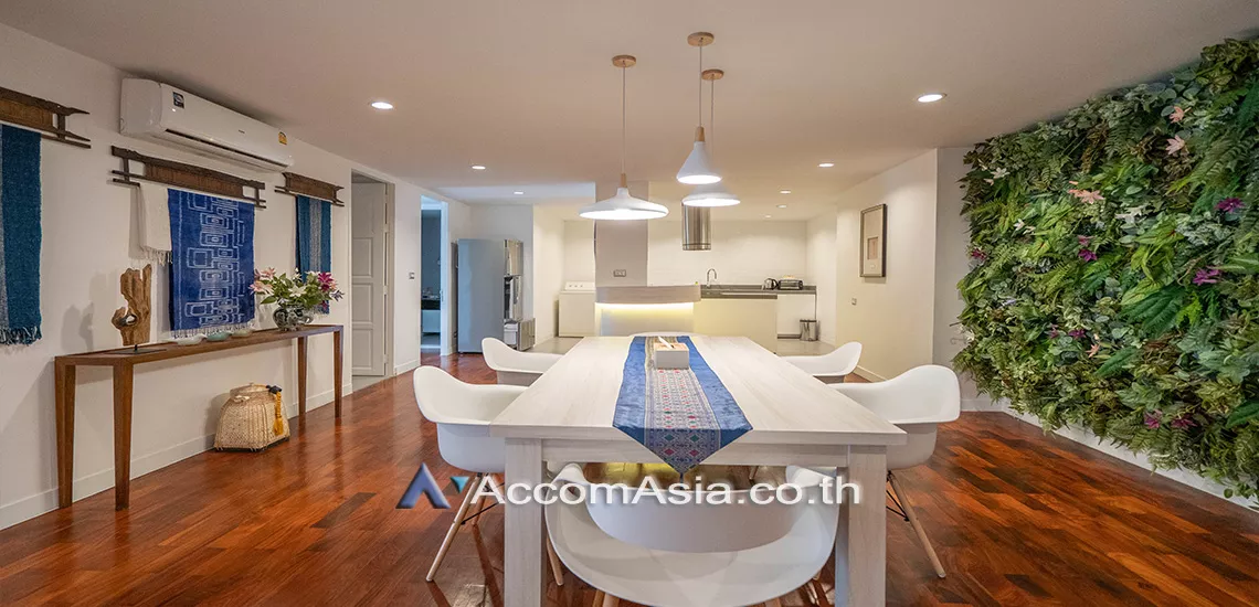 unit 3 Bedrooms  Apartment For Rent in Ploenchit, Bangkok  near BTS Chitlom - MRT Lumphini (AA27587)