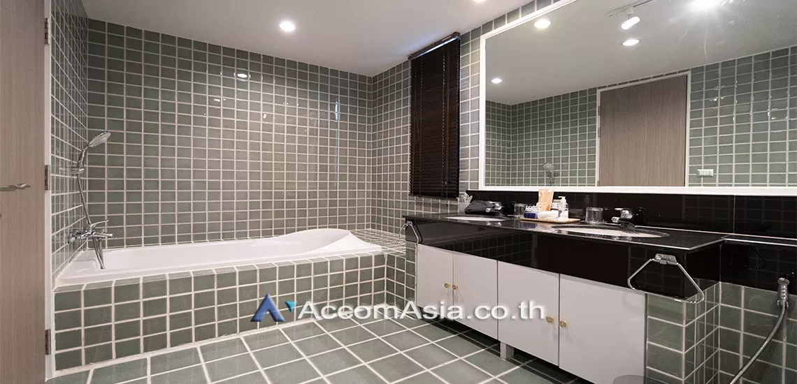 6  3 br Apartment For Rent in Ploenchit ,Bangkok BTS Chitlom - MRT Lumphini at Low-Rise Cozy Apartment, 5 mins walk to Lumpini park AA27587