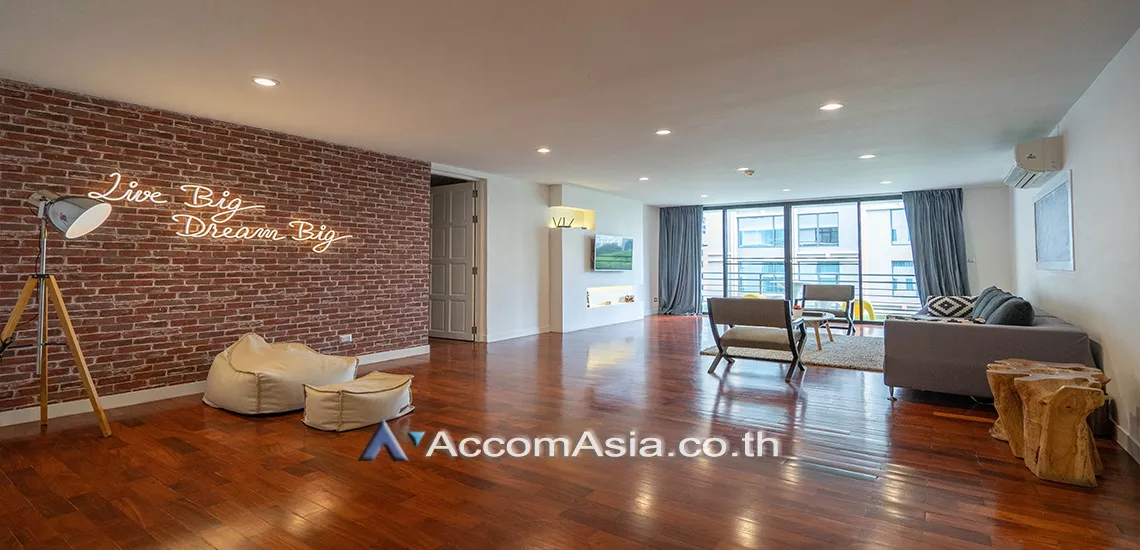 unit 3 Bedrooms  Apartment For Rent in Ploenchit, Bangkok  near BTS Chitlom - MRT Lumphini (AA27587)