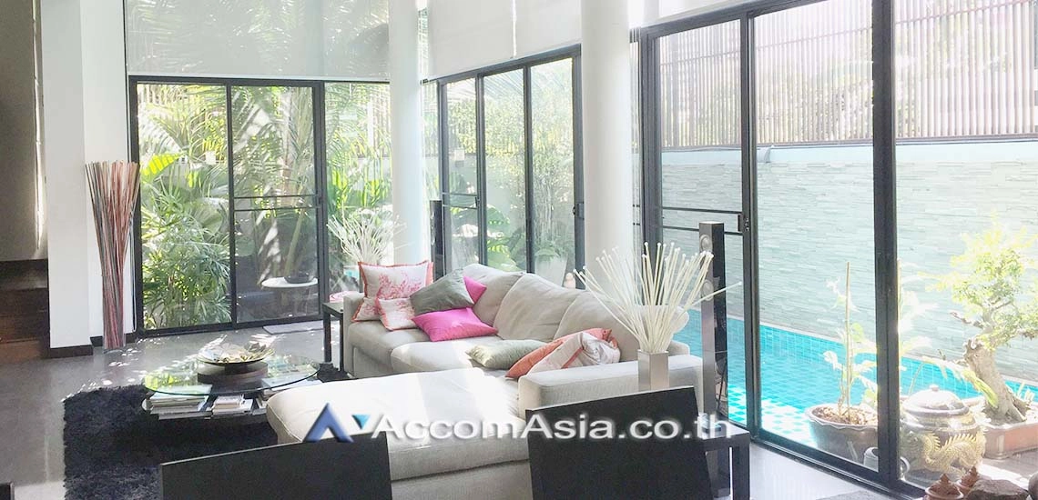 unitPrivate Swimming Pool |  3 Bedrooms  House For Rent in Sukhumvit, Bangkok  near BTS Ekkamai (AA27597)