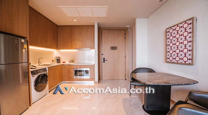Pet friendly |  1 Bedroom  Apartment For Rent in Ploenchit, Bangkok  near BTS Ratchadamri (AA27602)