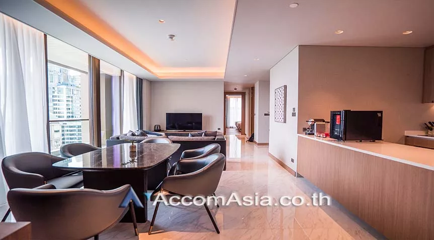 Pet friendly |  3 Bedrooms  Apartment For Rent in Ploenchit, Bangkok  near BTS Ratchadamri (AA27604)