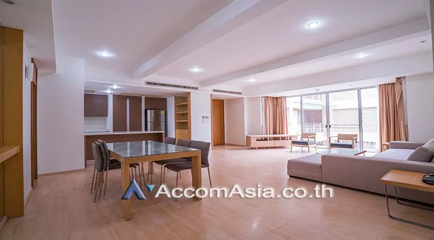  3 Bedrooms  Apartment For Rent in Sukhumvit, Bangkok  near BTS Phrom Phong (AA27606)