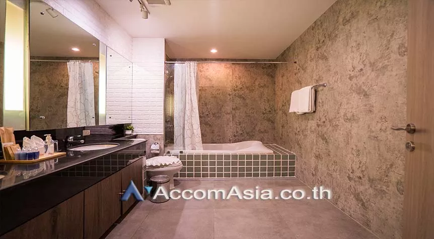 10  3 br Apartment For Rent in Ploenchit ,Bangkok BTS Chitlom - MRT Lumphini at Low-Rise Cozy Apartment, 5 mins walk to Lumpini park AA27607